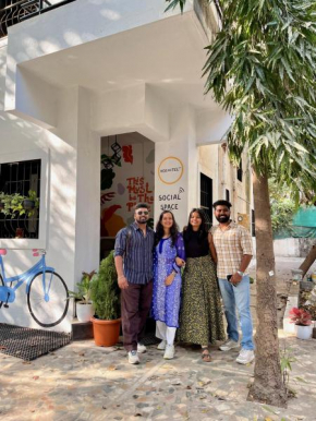 HOSHTEL99 - LUX - Stay, Cowork and Cafe - Luxurious Bungalow